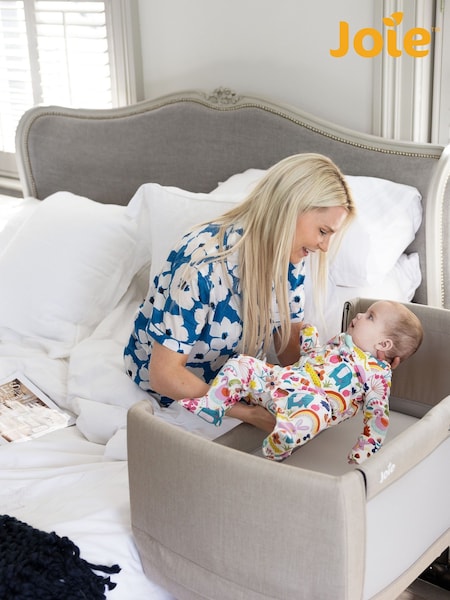 Joie Grey Clay Roomie Go Bedside Crib (656189) | £180