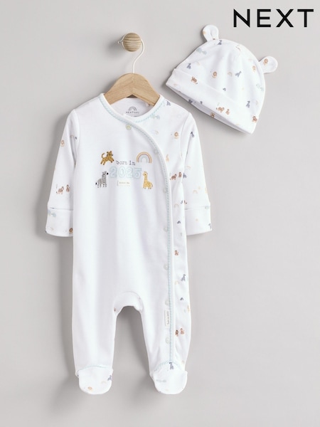 White Born in 2025 Baby Sleepsuit & Hat Set (0-9mths) (E19706) | £10